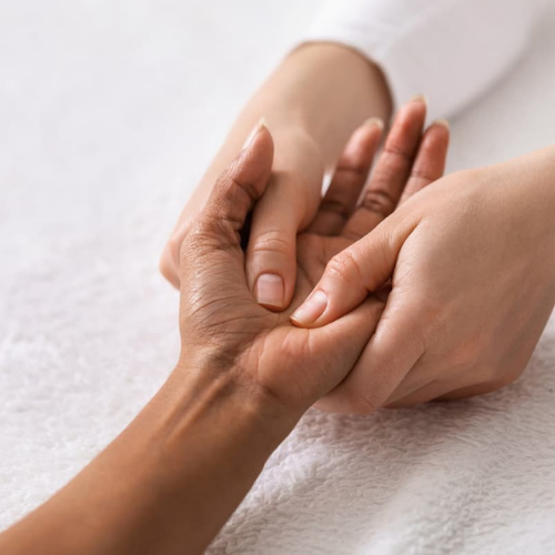 Beauté des mains avec son modelage